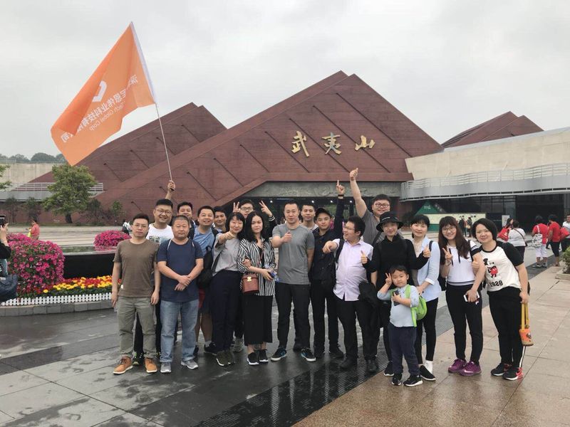 飘扬的军恩旗帜.jpg